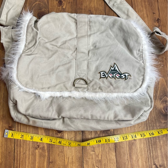 Disney World Expedition Everest Messenger Bag khaki canvas with fur trim - Picture 8 of 9
